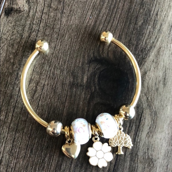 Bracelet white floral - Picture 1 of 10